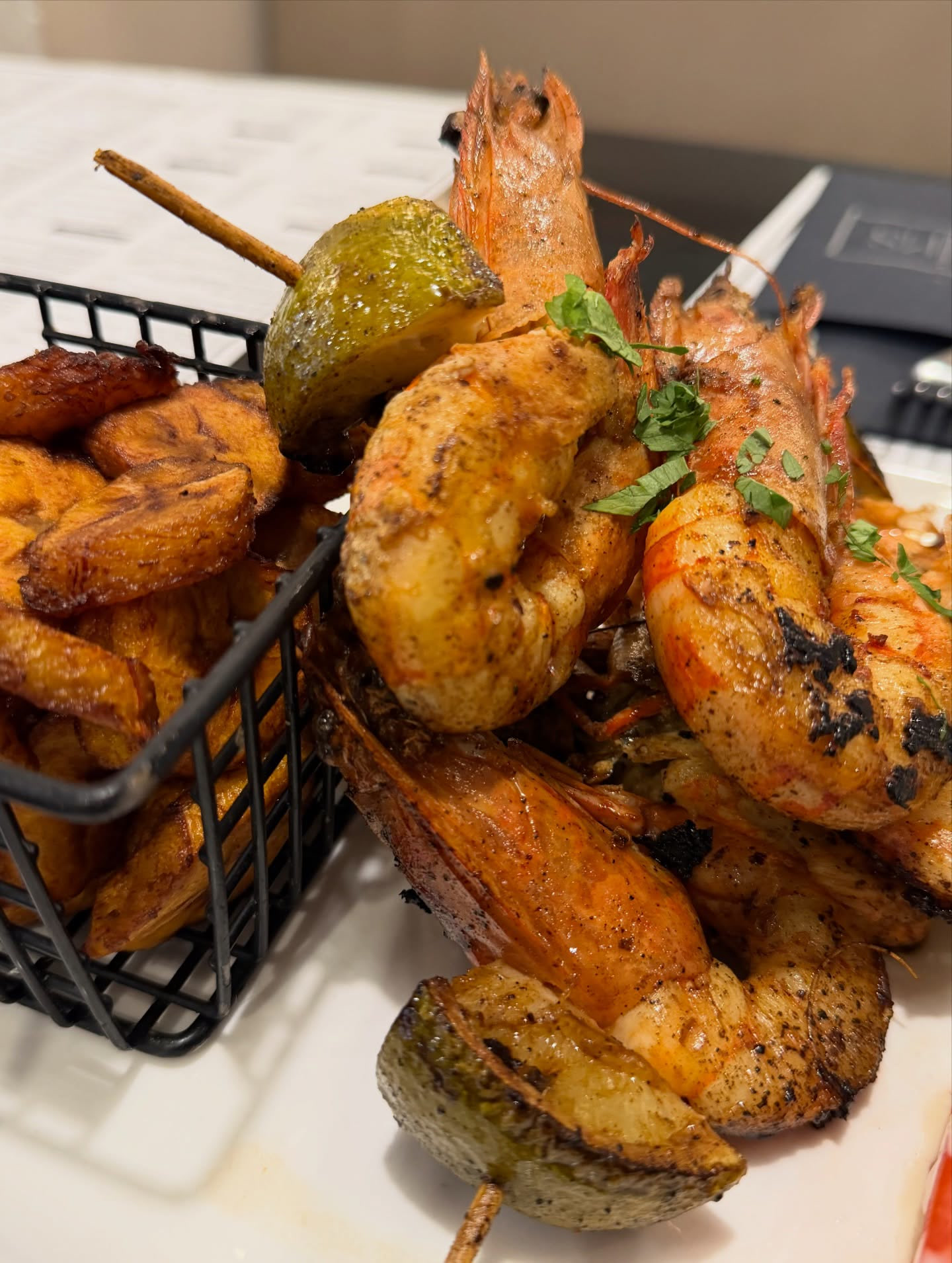 Gambas grillées et alloco